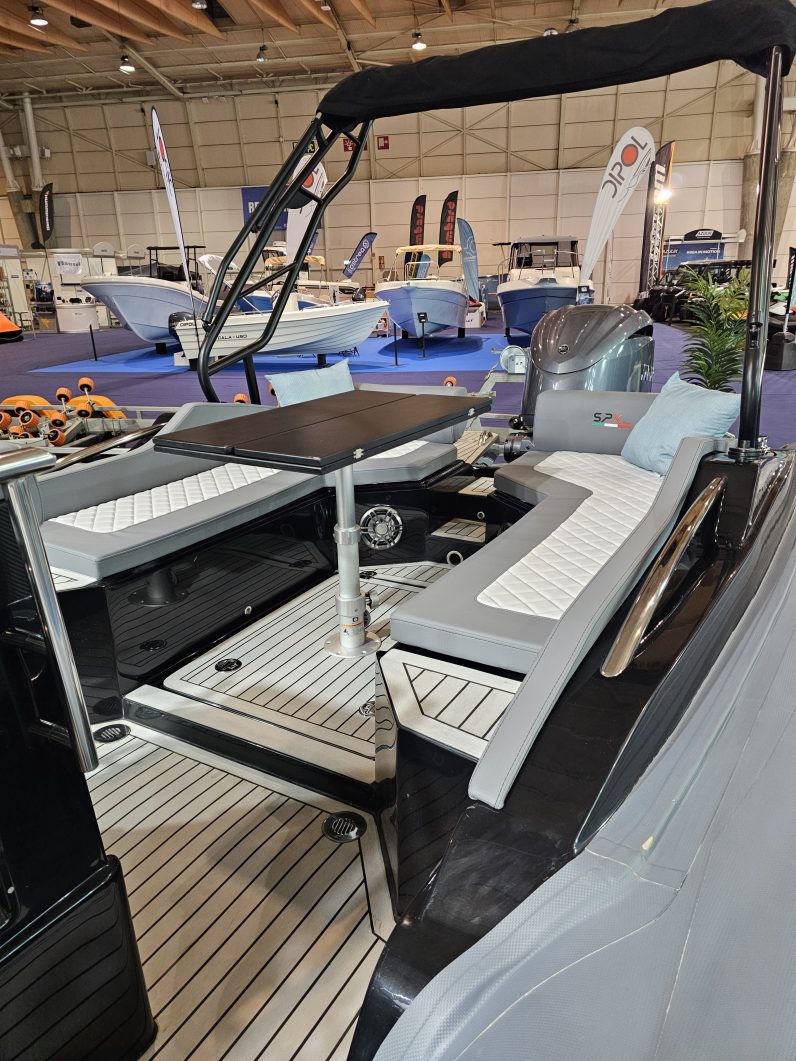 
								SPX RIB 24 Dinette full									