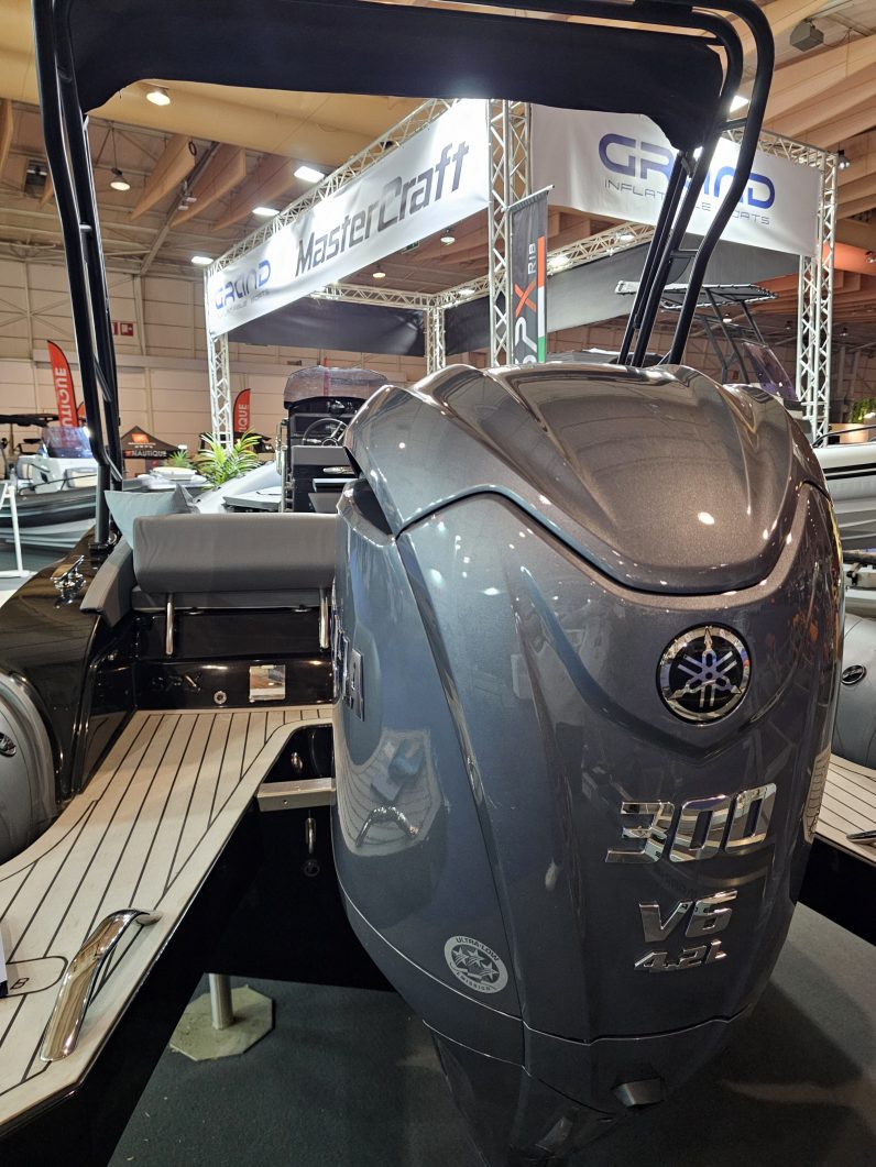 
								SPX RIB 24 Dinette full									