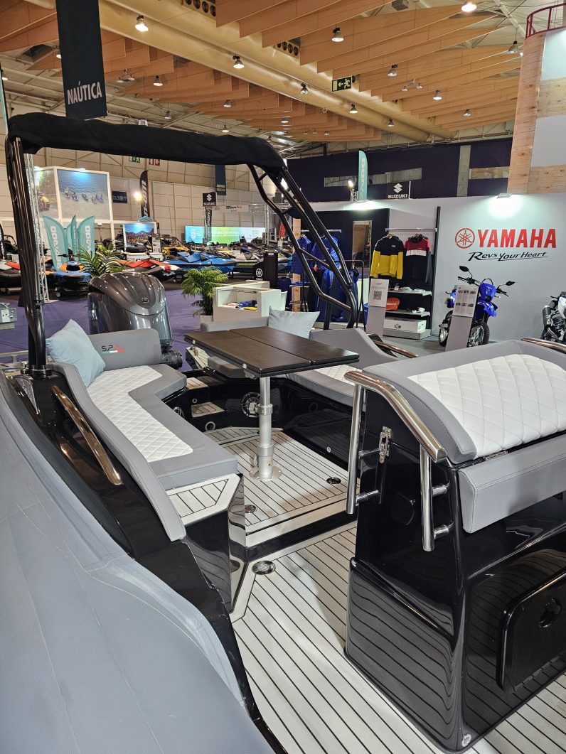 
								SPX RIB 24 Dinette full									